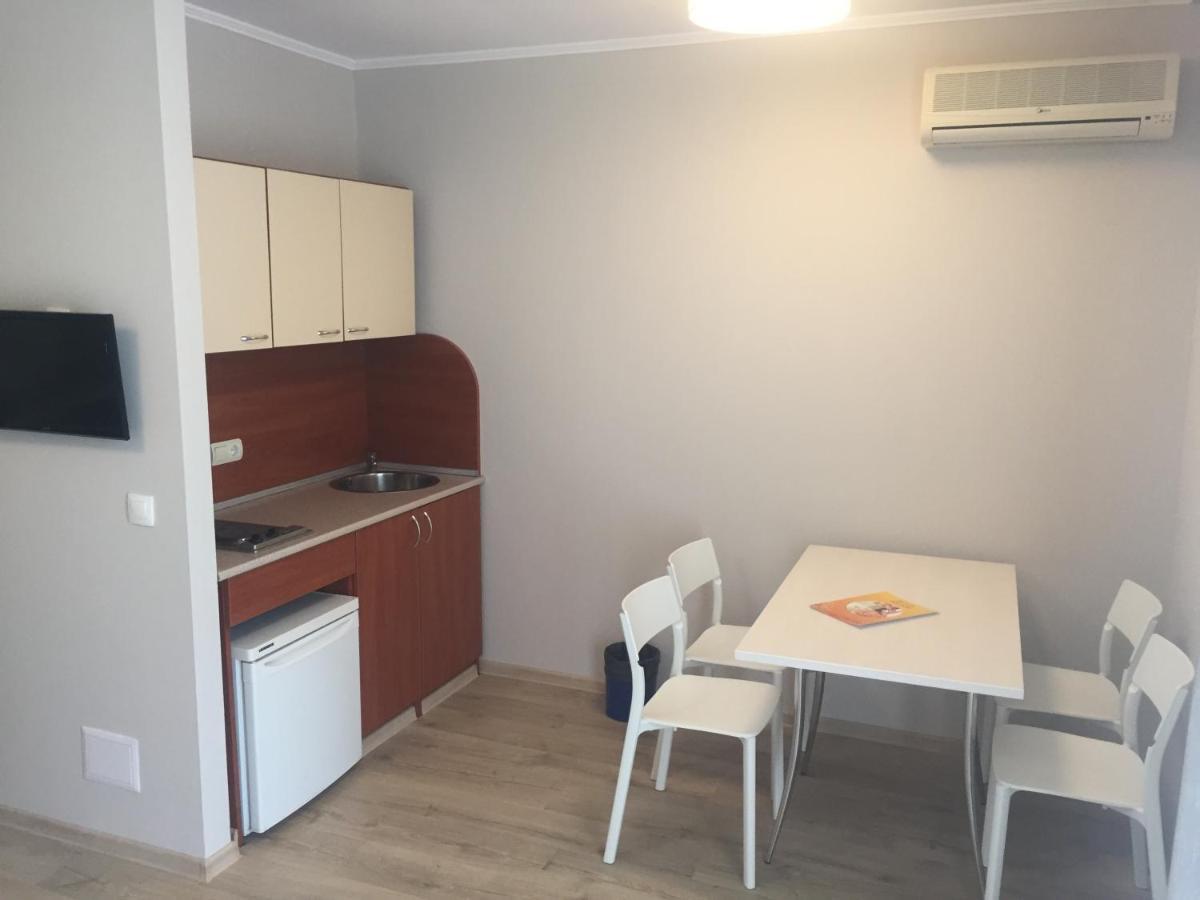 Helios Hotel بالشيك المظهر الخارجي الصورة