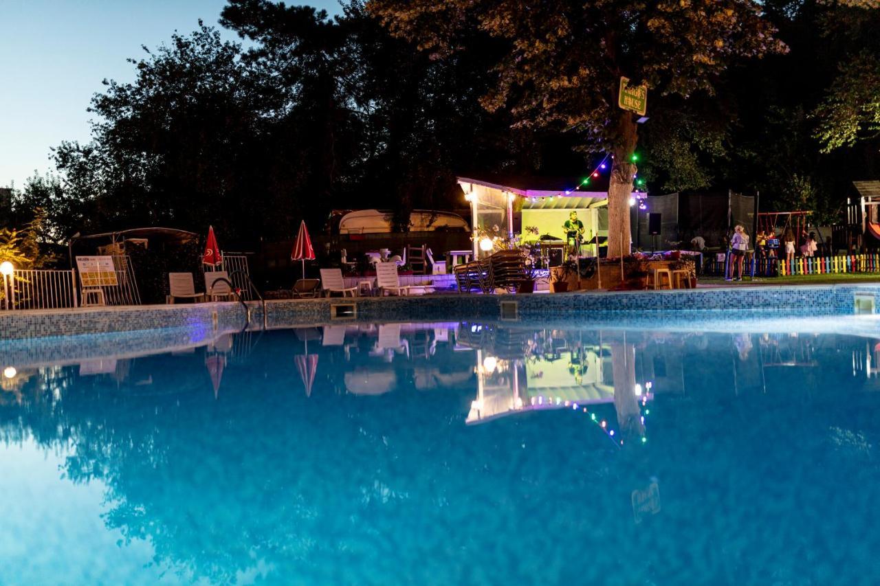 Helios Hotel بالشيك المظهر الخارجي الصورة