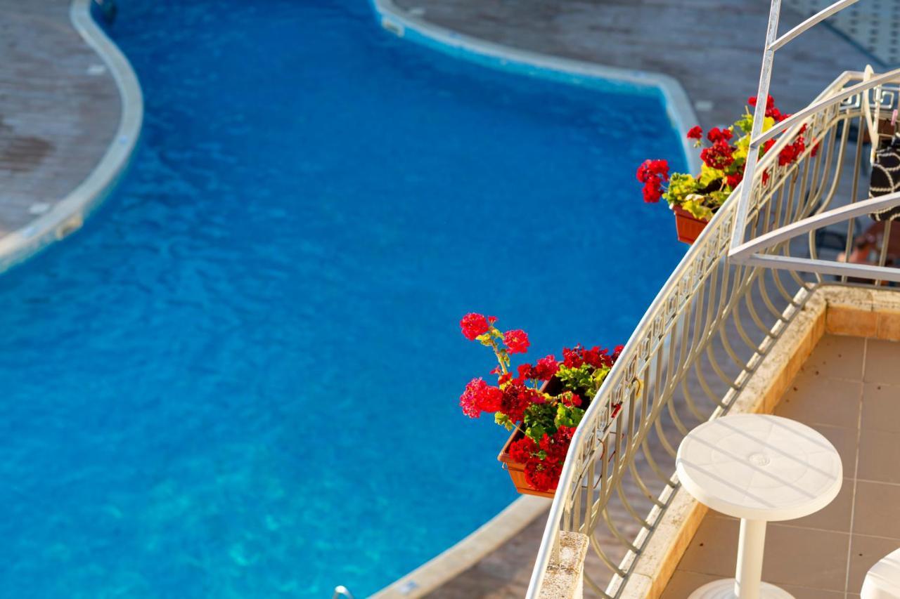 Helios Hotel بالشيك المظهر الخارجي الصورة