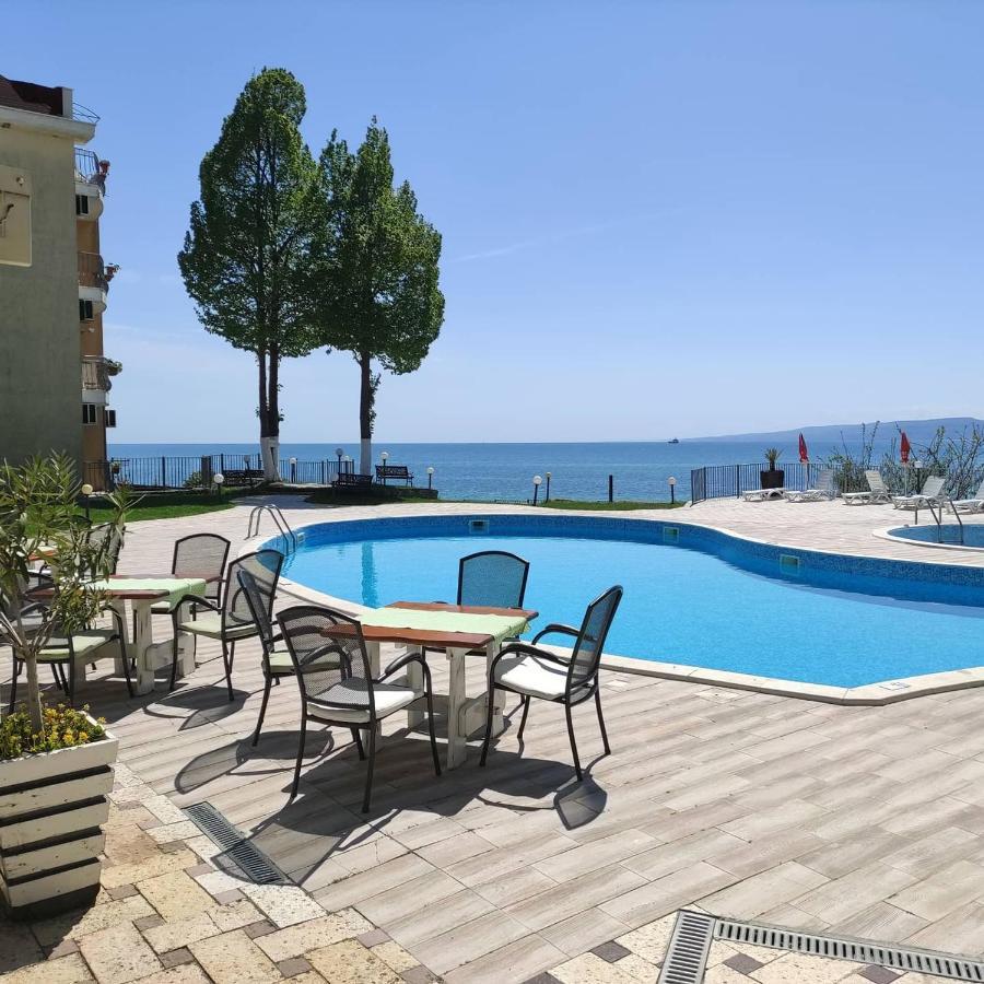 Helios Hotel بالشيك المظهر الخارجي الصورة