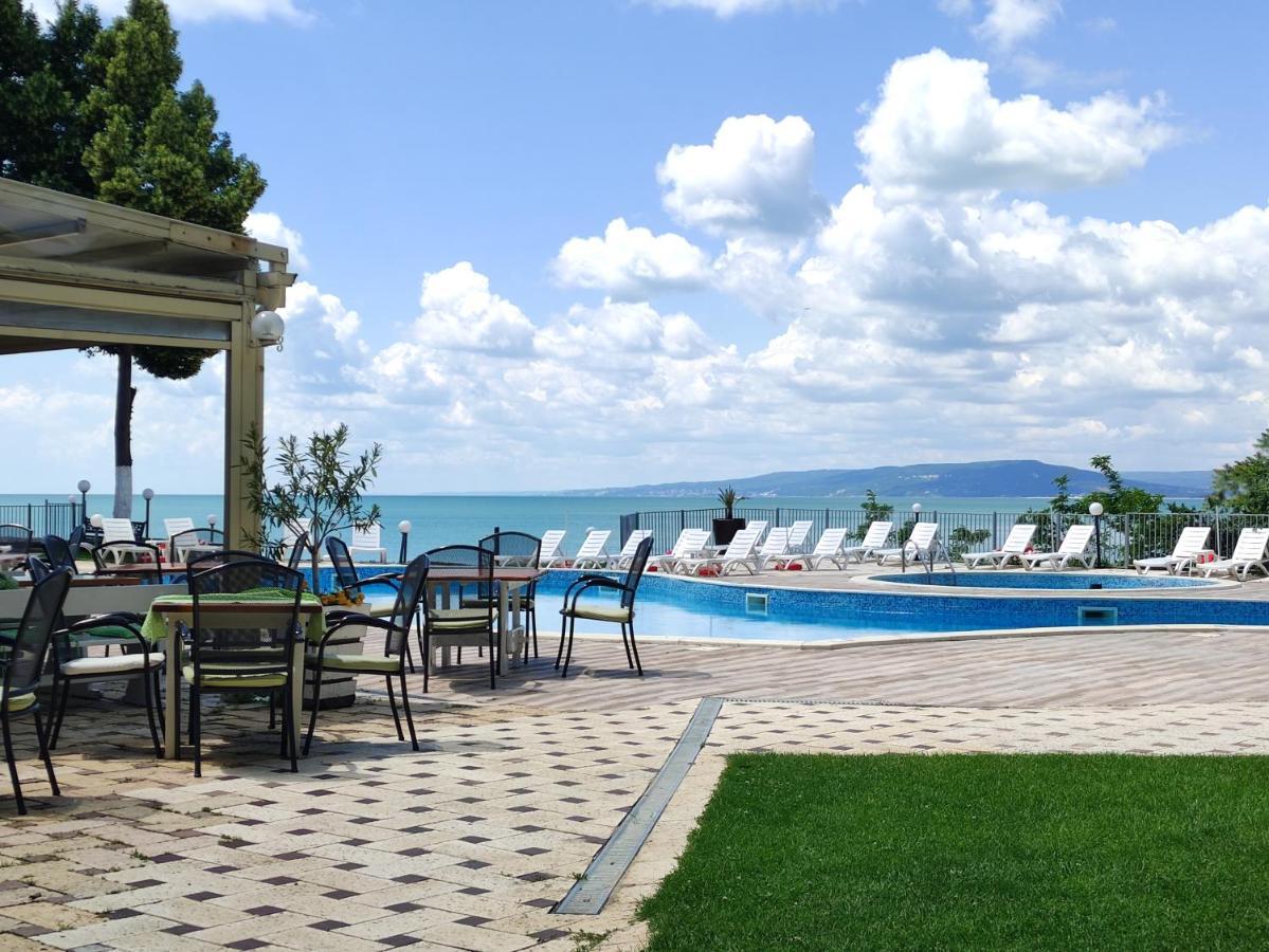 Helios Hotel بالشيك المظهر الخارجي الصورة