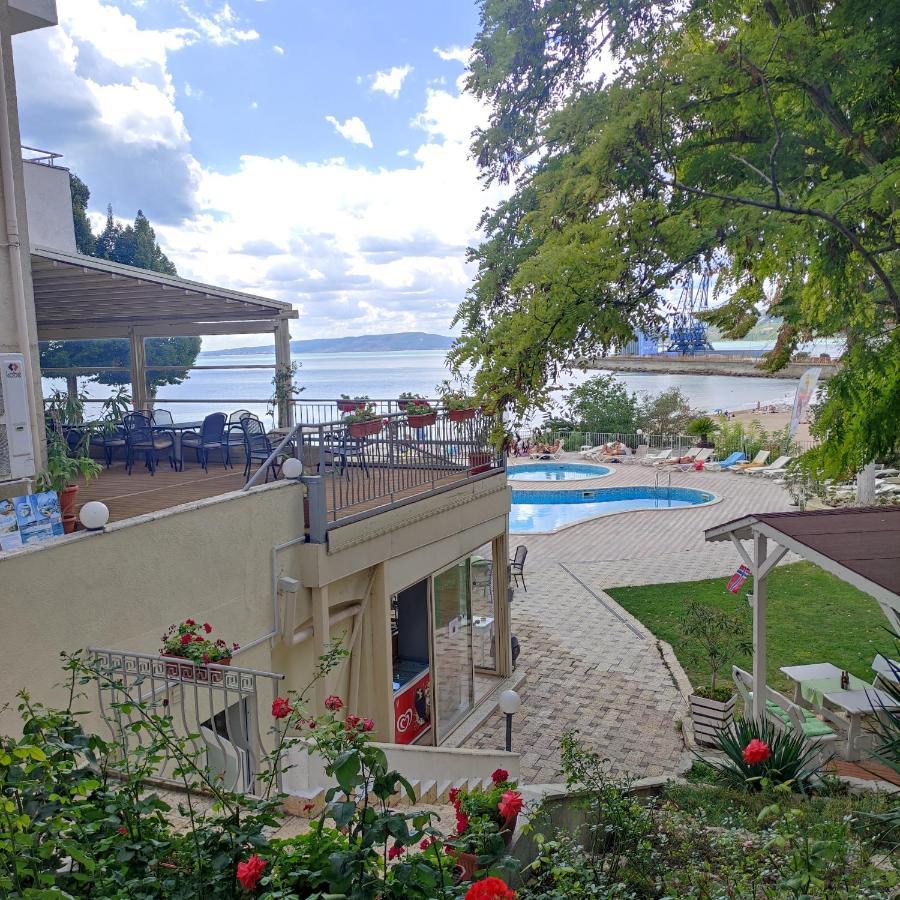 Helios Hotel بالشيك المظهر الخارجي الصورة
