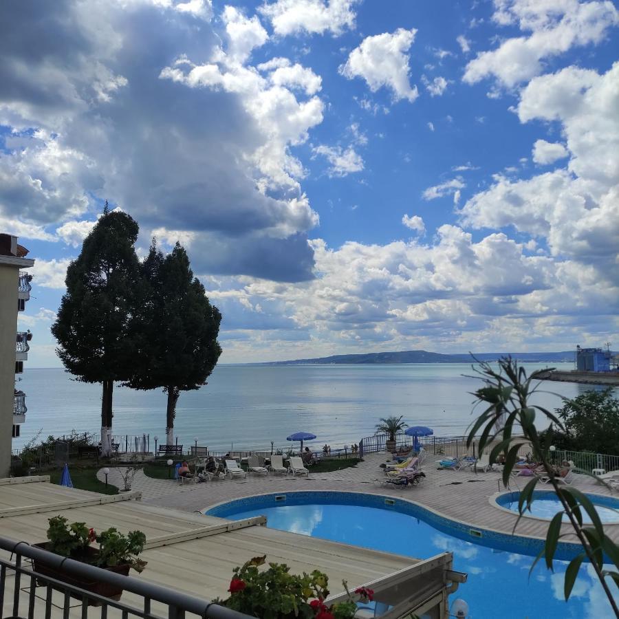 Helios Hotel بالشيك المظهر الخارجي الصورة