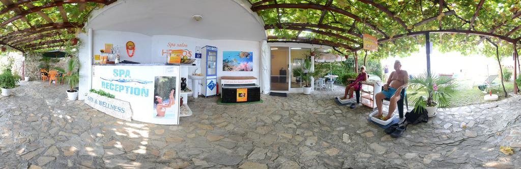 Helios Hotel بالشيك المظهر الخارجي الصورة