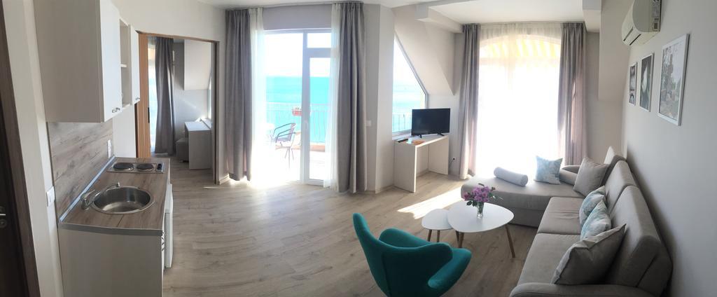 Helios Hotel بالشيك المظهر الخارجي الصورة