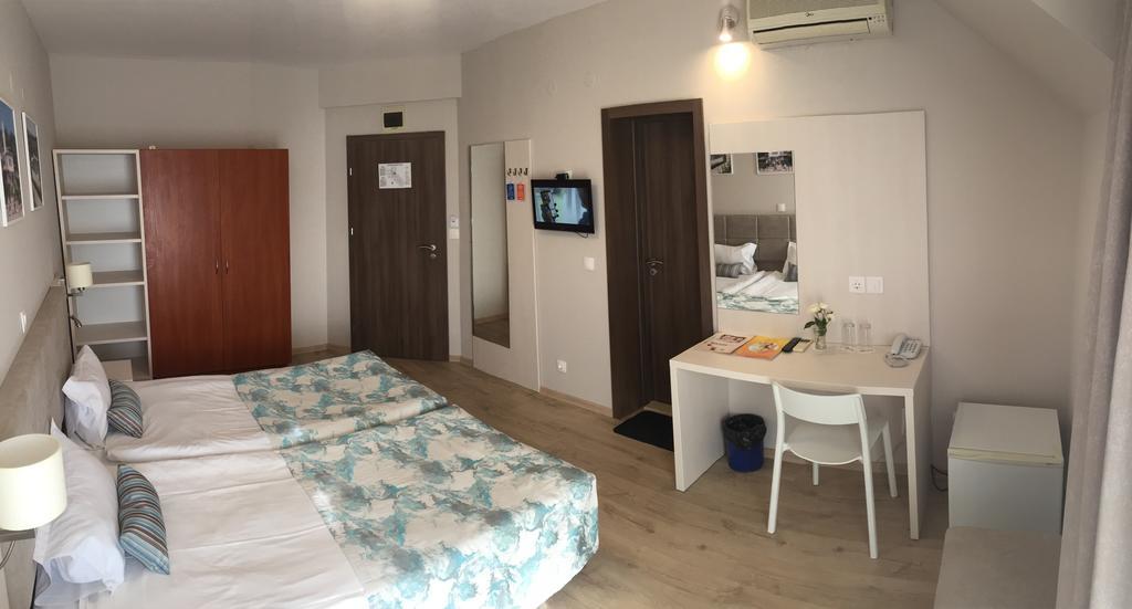 Helios Hotel بالشيك المظهر الخارجي الصورة