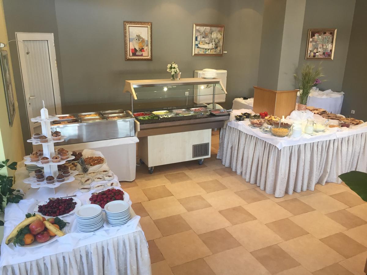Helios Hotel بالشيك المظهر الخارجي الصورة