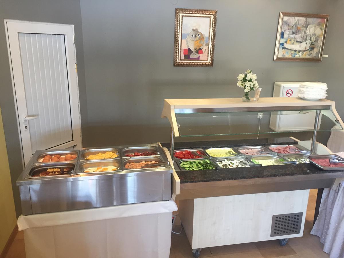 Helios Hotel بالشيك المظهر الخارجي الصورة