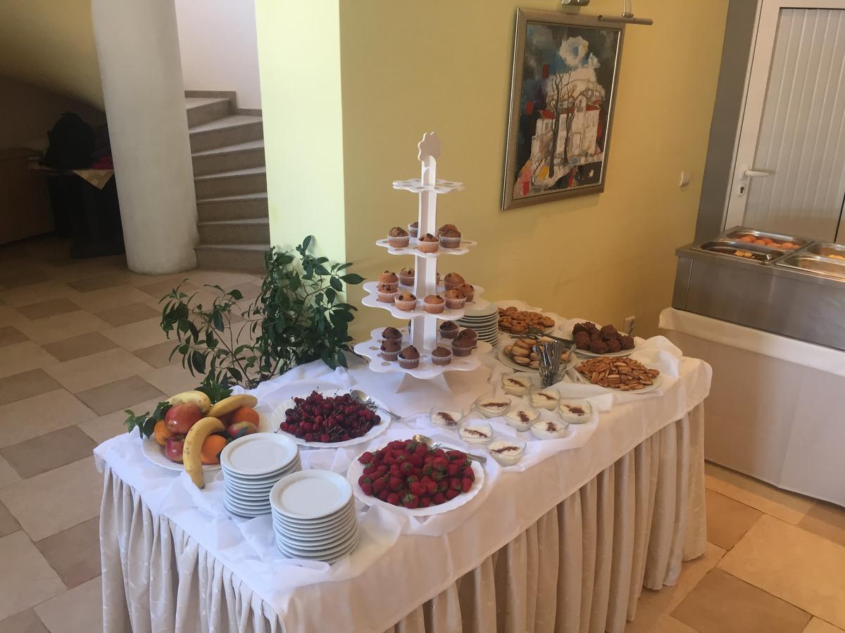 Helios Hotel بالشيك المظهر الخارجي الصورة